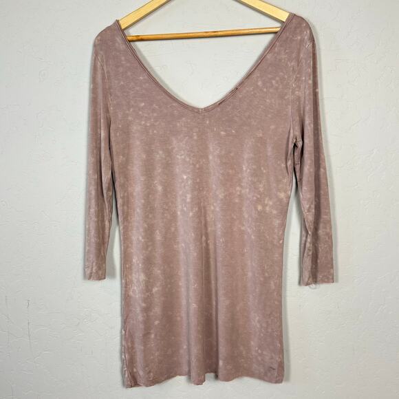 POL Women's Size Medium Muted Tie Dye 3/4 Sleeve Slinky Deep V Neck Top - Picture 3 of 8